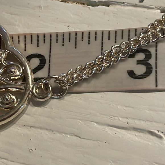 31” gold tone Infinity chain necklace 2” open scrollwork pendant w/8 medallions - Picture 13 of 14